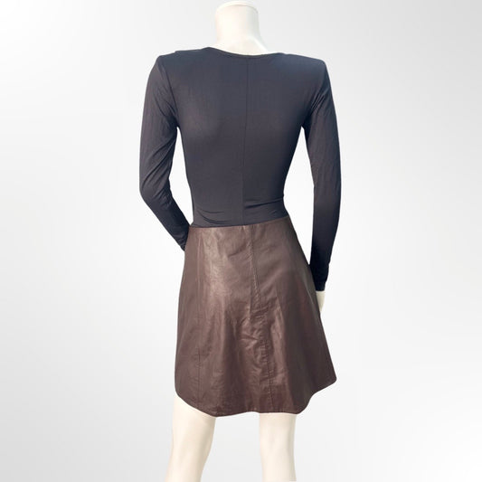 Zara - Falda mini piel marrón atras