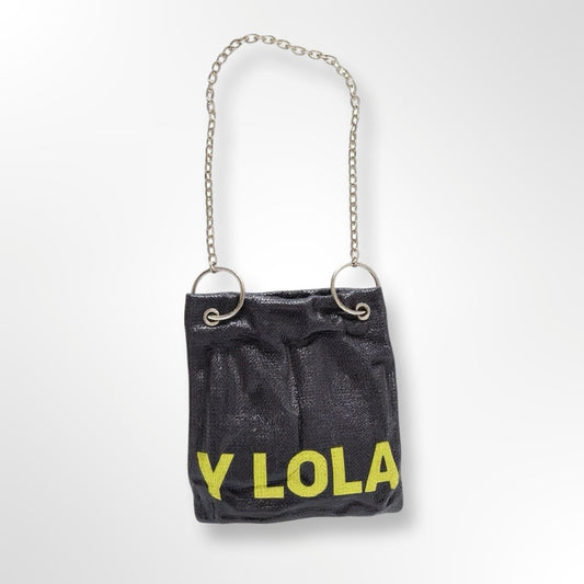 Bolso mini metalizado con cadena plateada