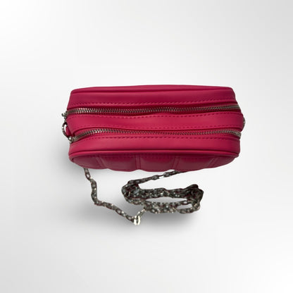 Bershka | Bolso fucsia con cadena arriba