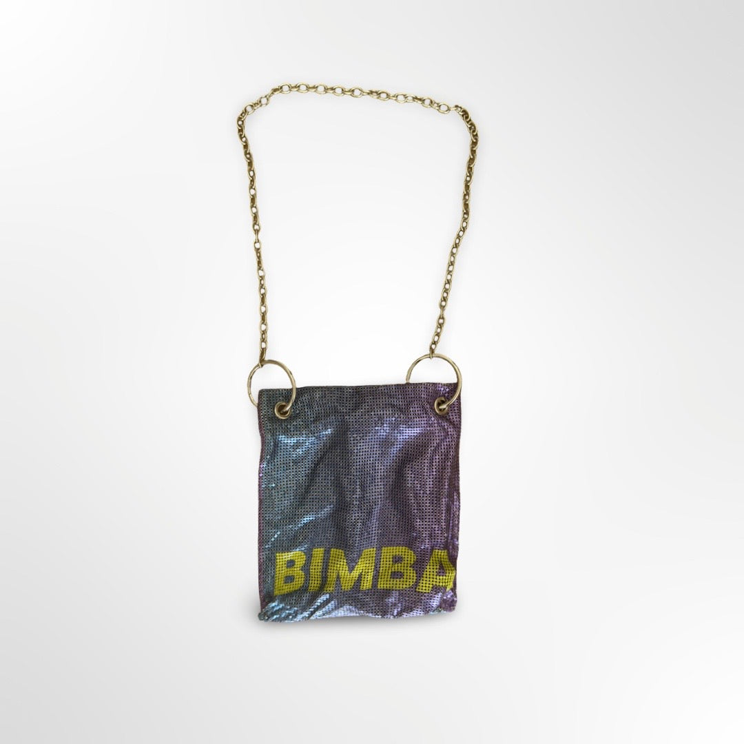 Bolso mini metalizado con cadena plateada