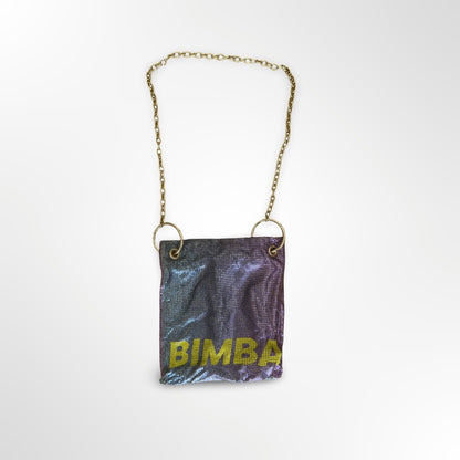 Bolso mini metalizado con cadena plateada