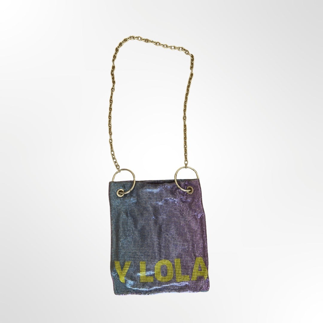 Bolso mini metalizado con cadena plateada