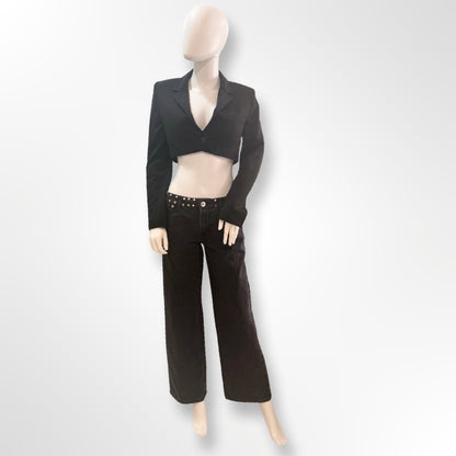 Jean  recto con cinturón con tachuelas