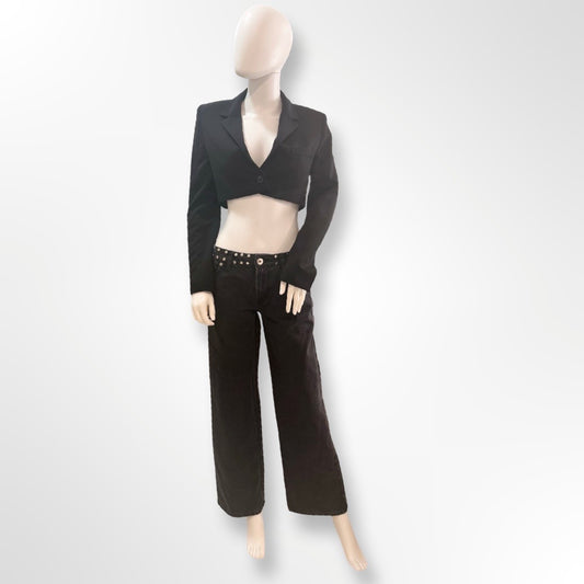 Jean  recto con cinturón con tachuelas