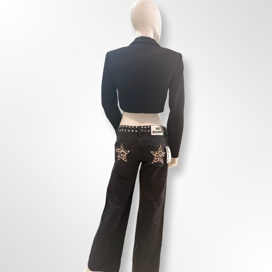 Jean  recto con cinturón con tachuelas