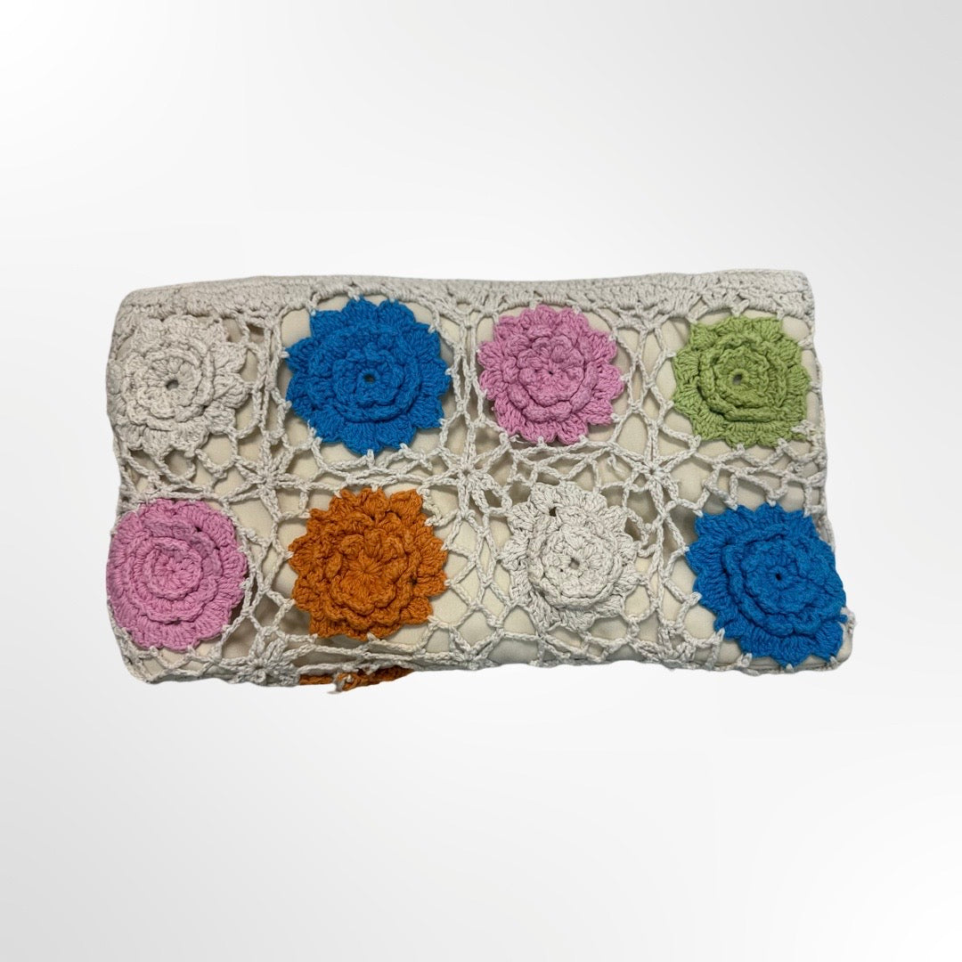 Stradivarius - Cartera de mano crochet cremallera frente